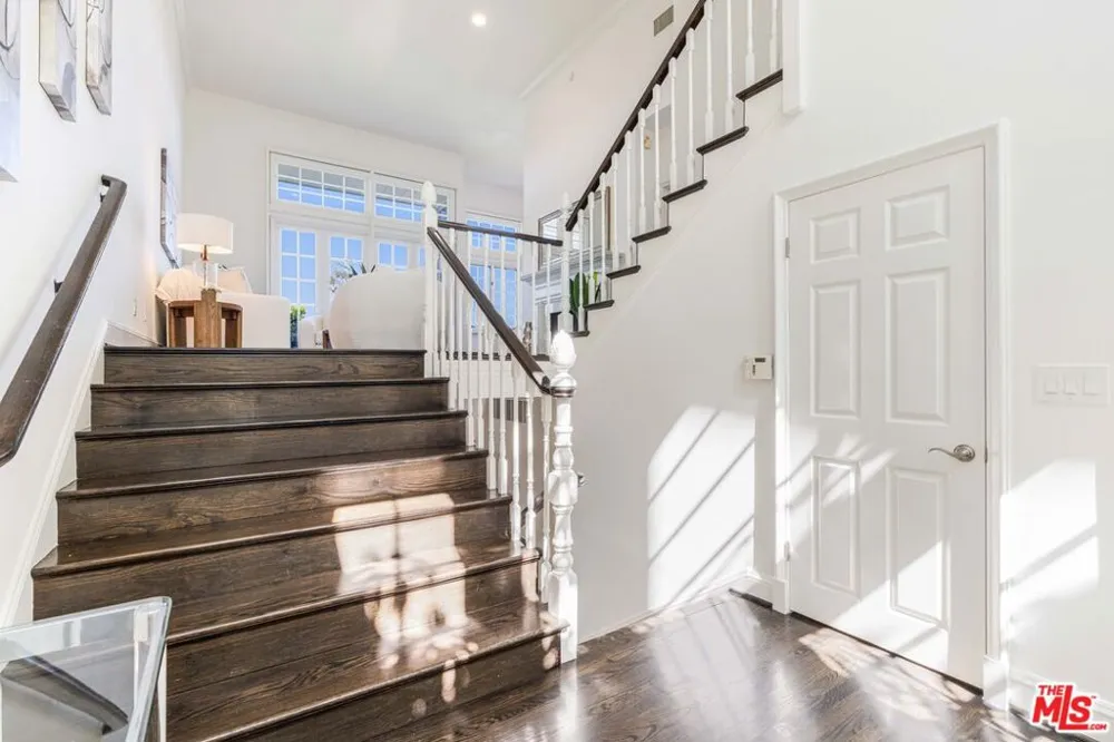 2204 The Terrace Los Angeles, CA 90049