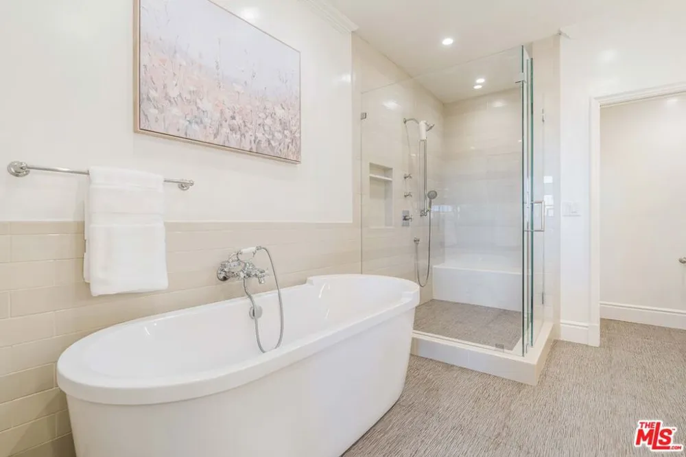2204 The Terrace Los Angeles, CA 90049