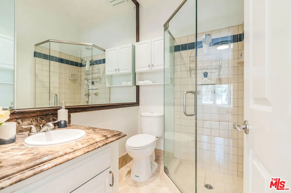 2204 The Terrace Los Angeles, CA 90049