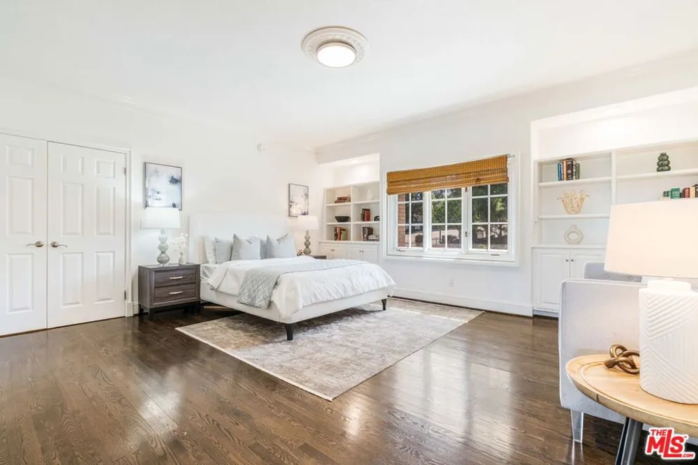 2204 The Terrace Los Angeles, CA 90049