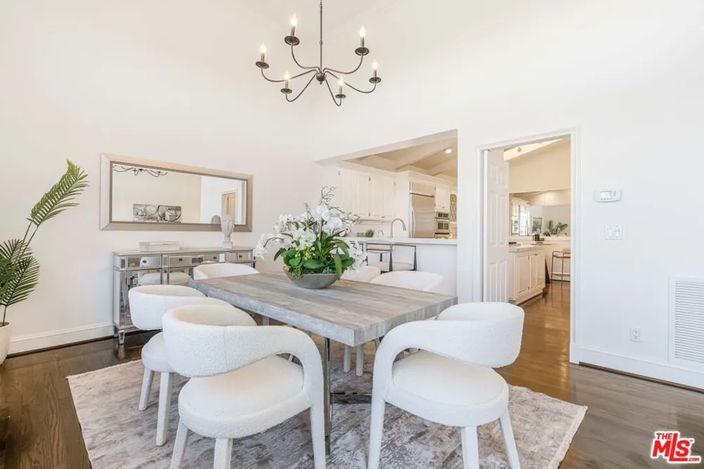 2204 The Terrace Los Angeles, CA 90049