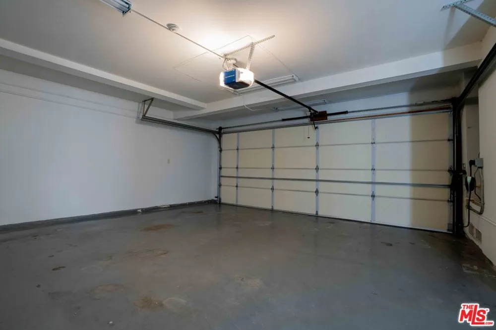 2204 The Terrace Los Angeles, CA 90049