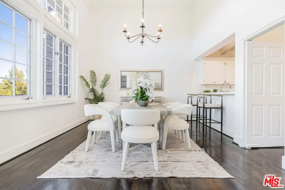 2204 The Terrace Los Angeles, CA 90049
