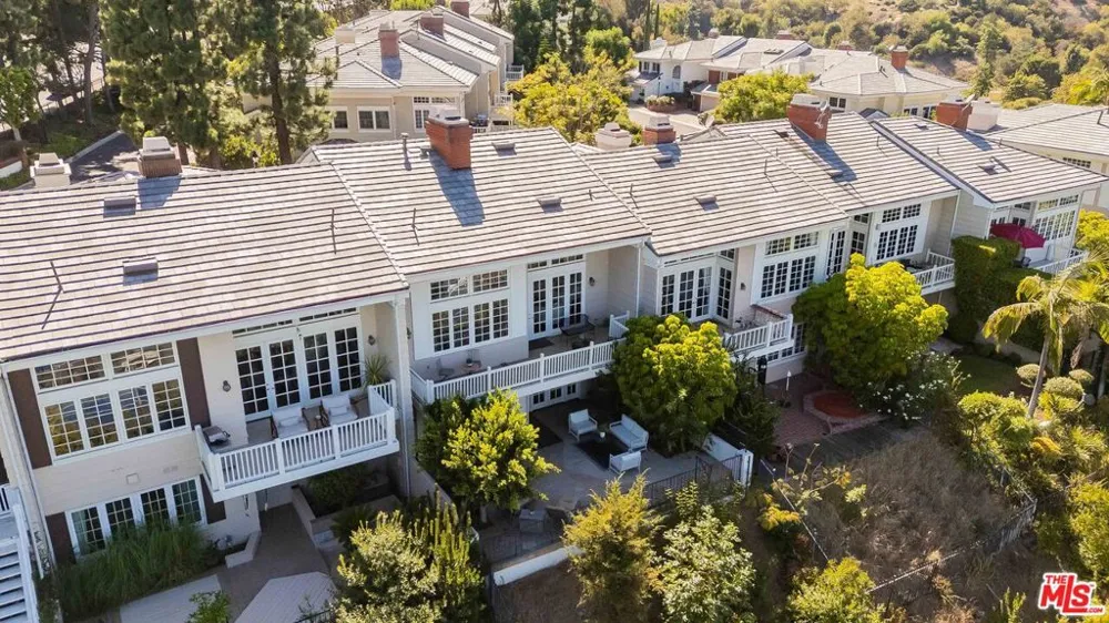 2204 The Terrace Los Angeles, CA 90049