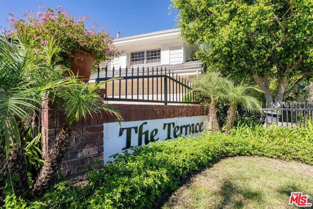 2204 The Terrace Los Angeles, CA 90049