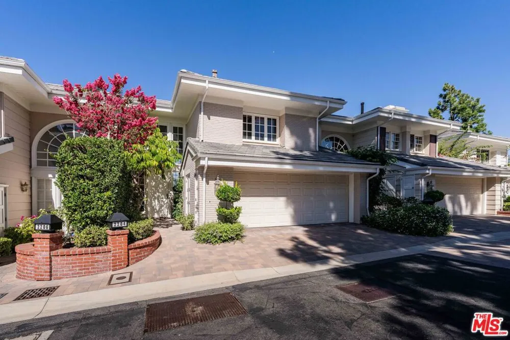 2204 The Terrace Los Angeles, CA 90049
