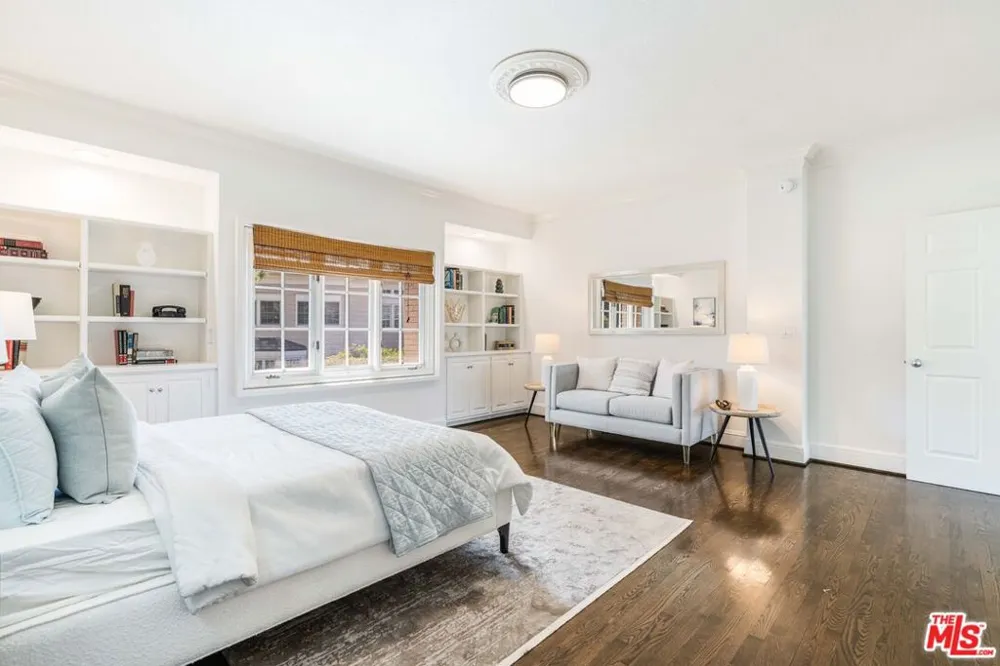 2204 The Terrace Los Angeles, CA 90049