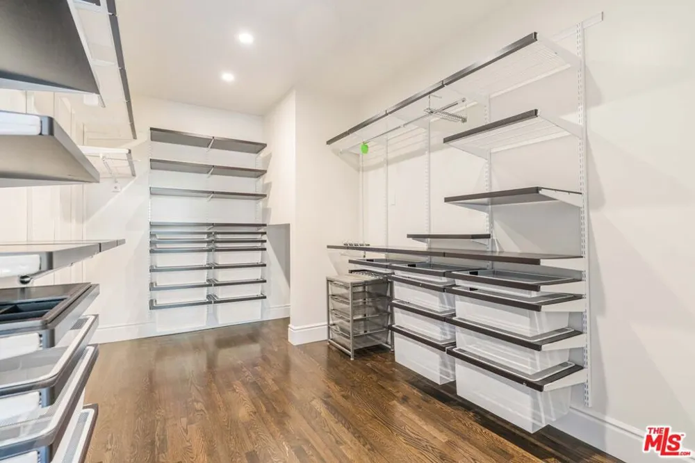 2204 The Terrace Los Angeles, CA 90049