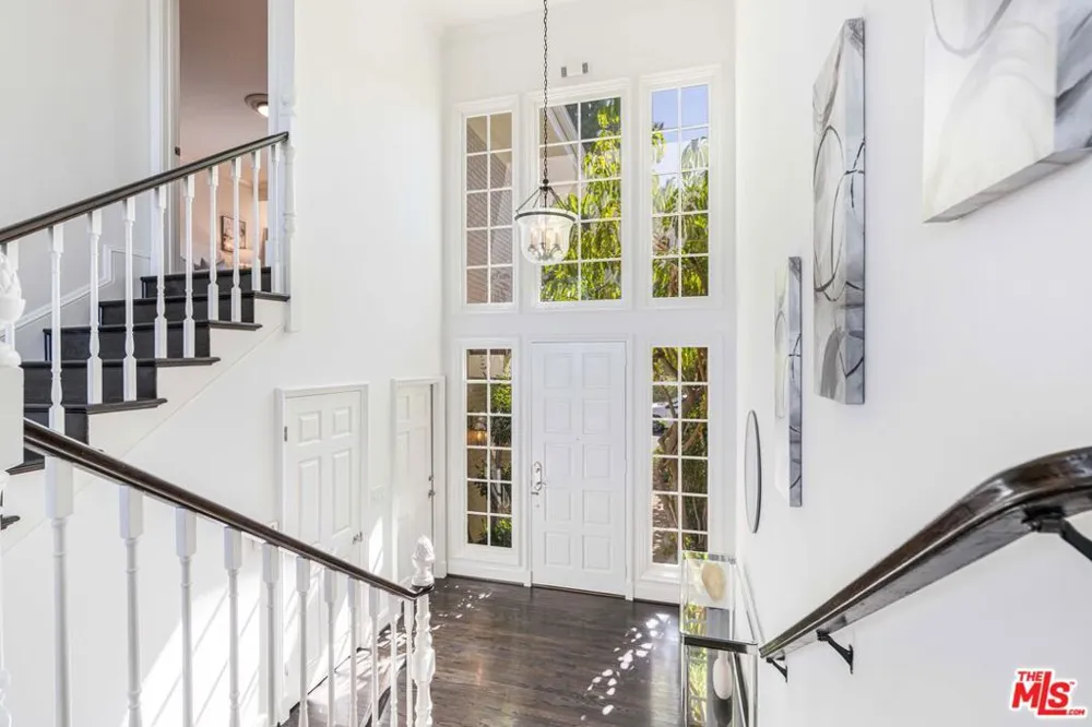 2204 The Terrace Los Angeles, CA 90049