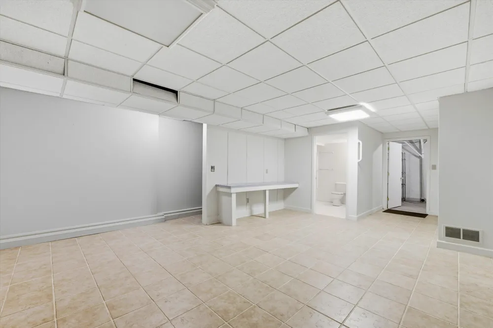 2031 Pauline Court Ann Arbor, MI 48103
