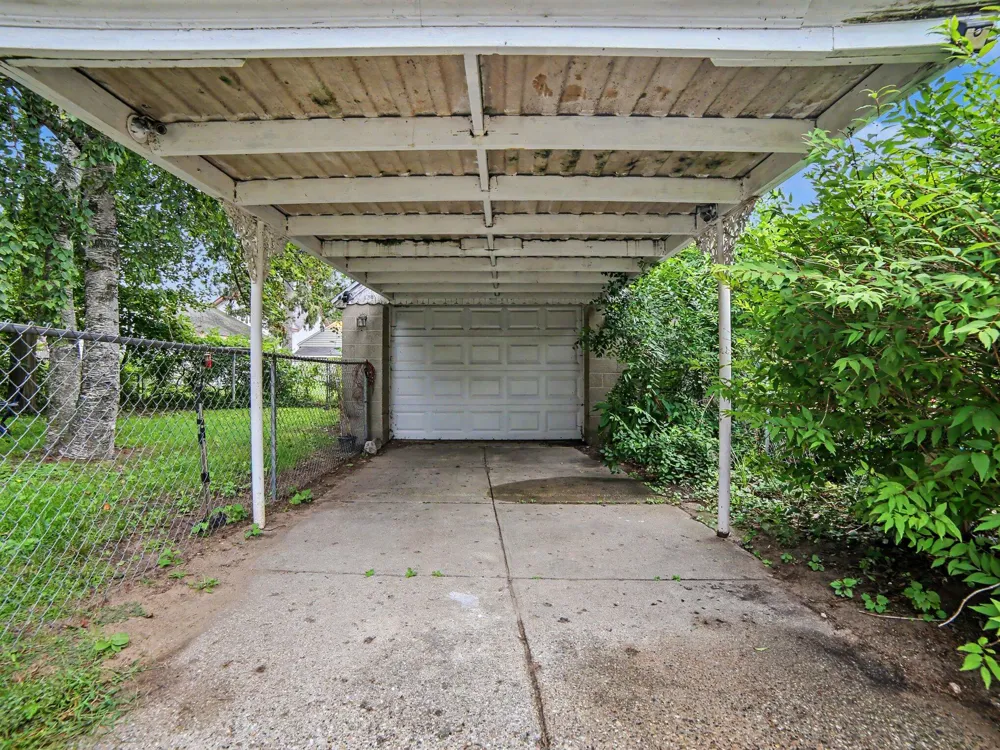 2240 Miner Avenue Muskegon, MI 49441