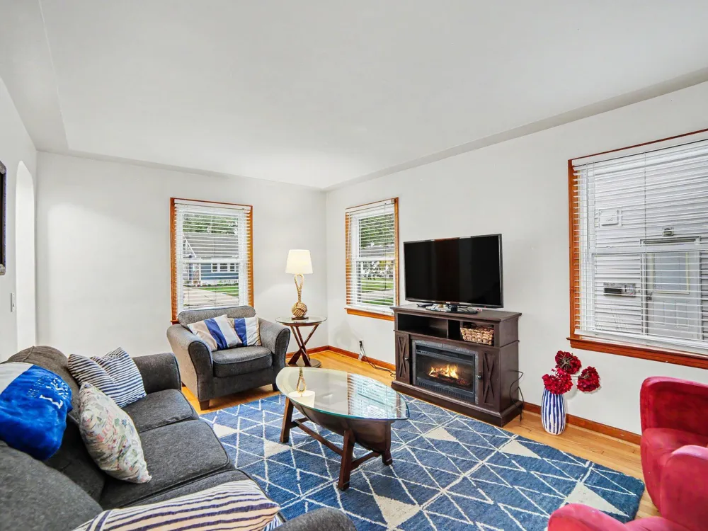 2240 Miner Avenue Muskegon, MI 49441