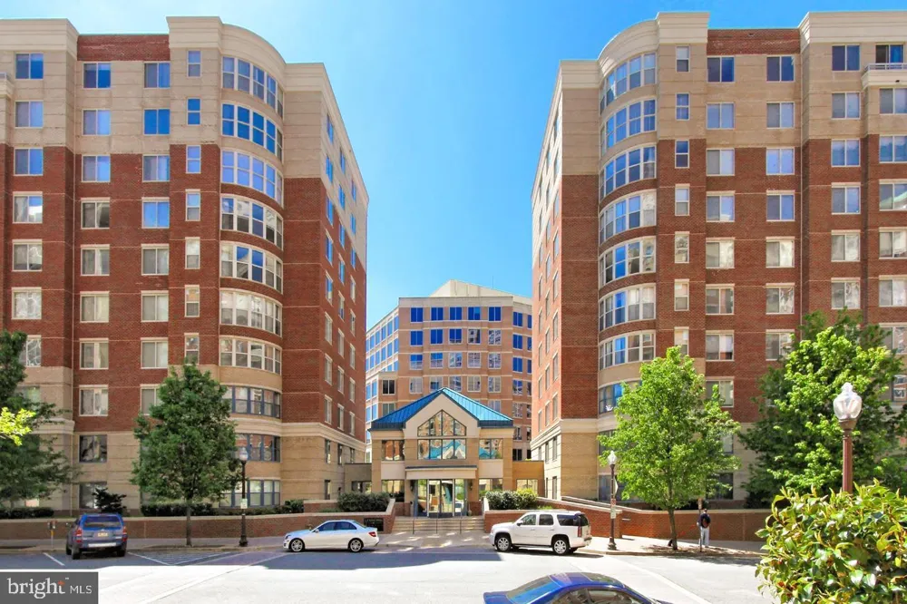 3835 9TH STREET #603E Arlington, VA 22203
