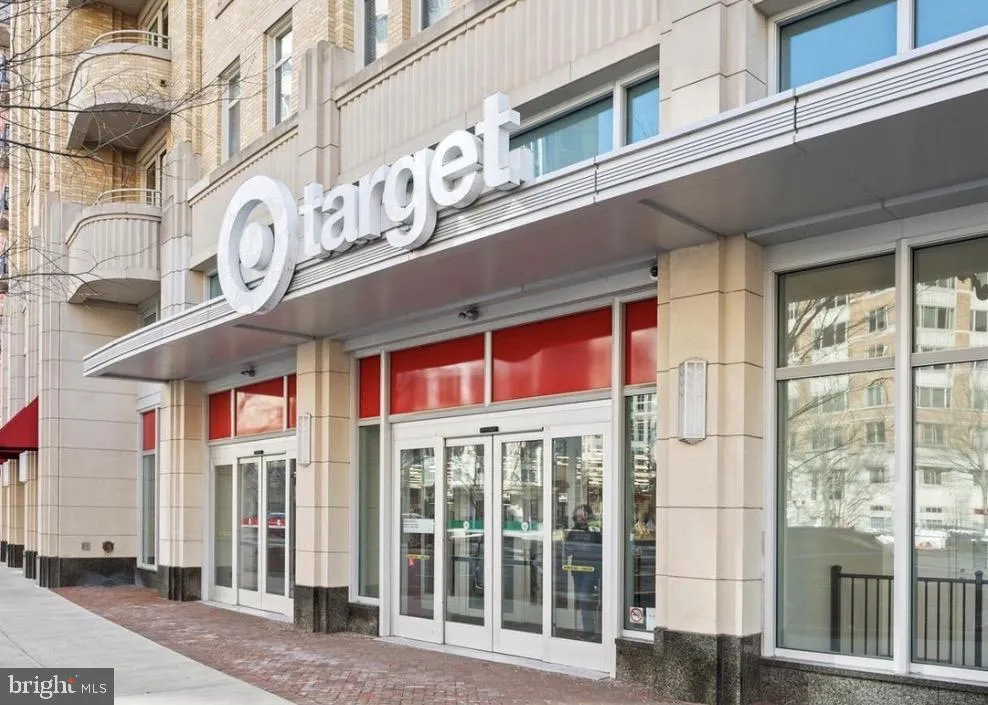 3835 9TH STREET #603E Arlington, VA 22203