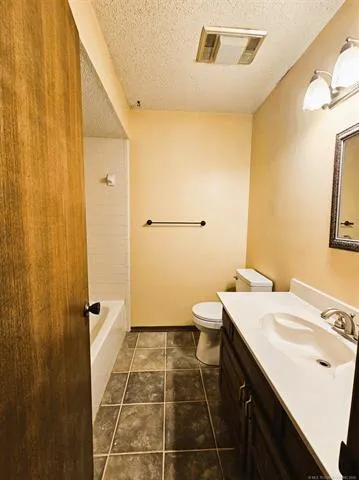 4204 W Toledo Street Broken Arrow, OK 74012