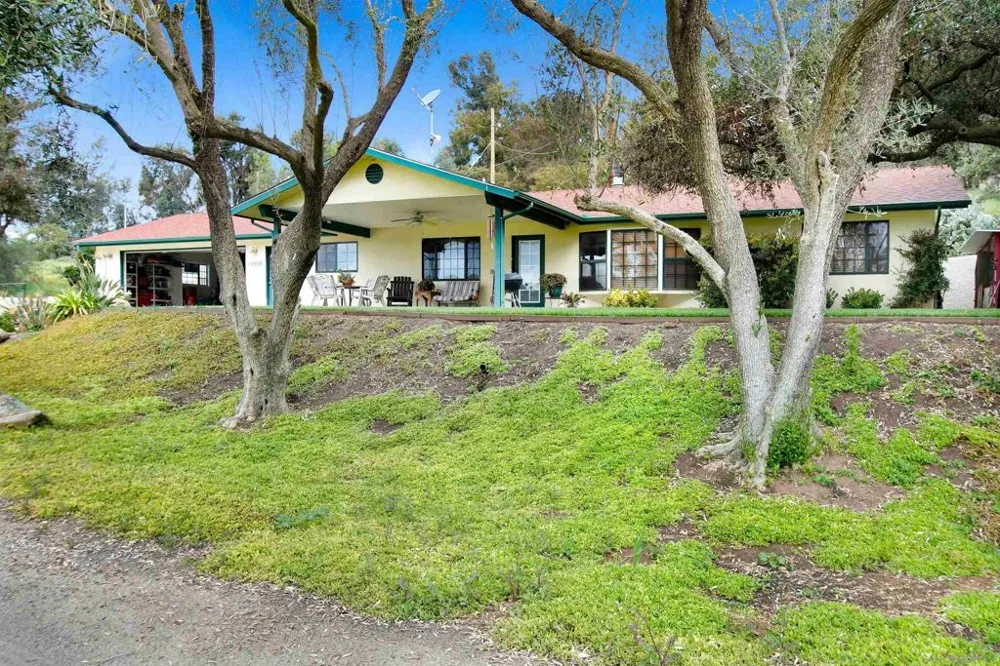 16757 Old Guejito Grade Road Escondido, CA 92027