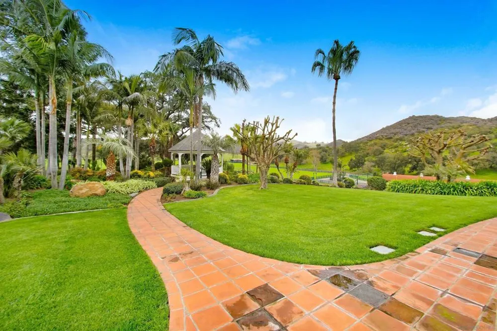 16757 Old Guejito Grade Road Escondido, CA 92027
