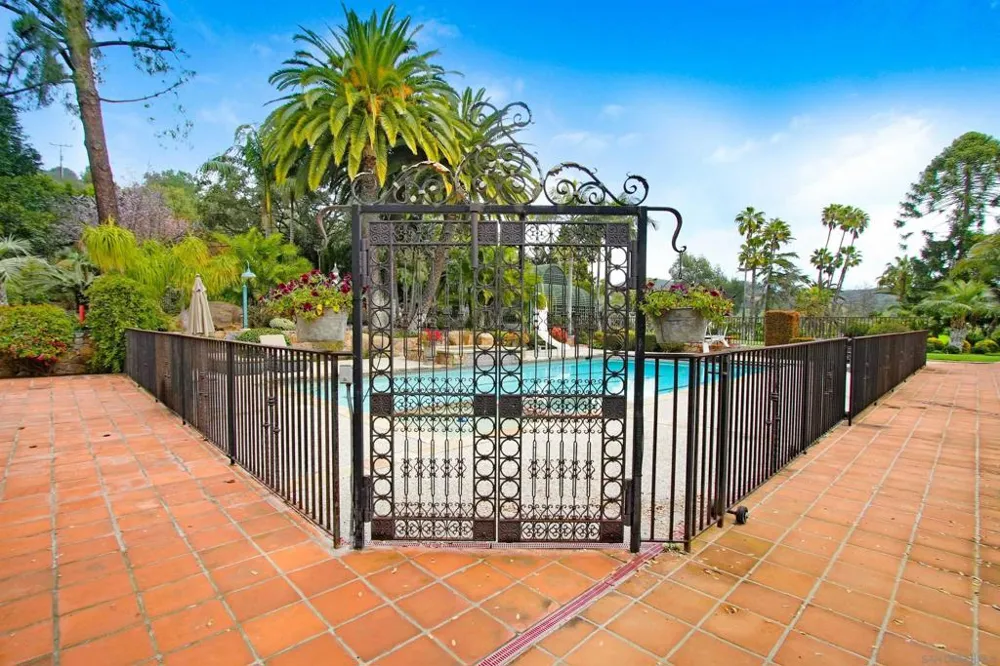 16757 Old Guejito Grade Road Escondido, CA 92027