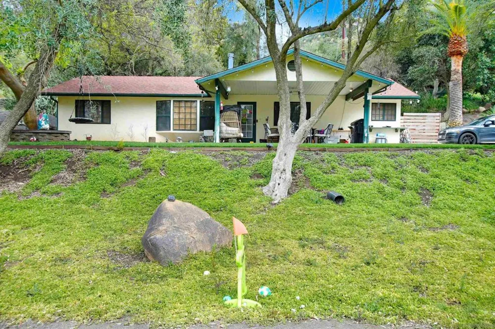 16757 Old Guejito Grade Road Escondido, CA 92027