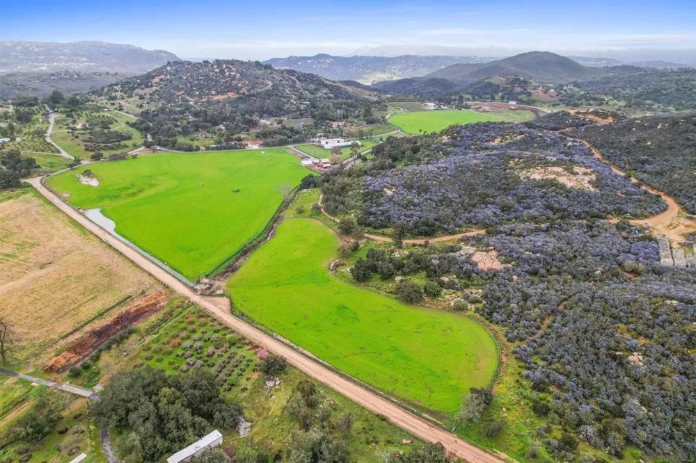 16757 Old Guejito Grade Road Escondido, CA 92027