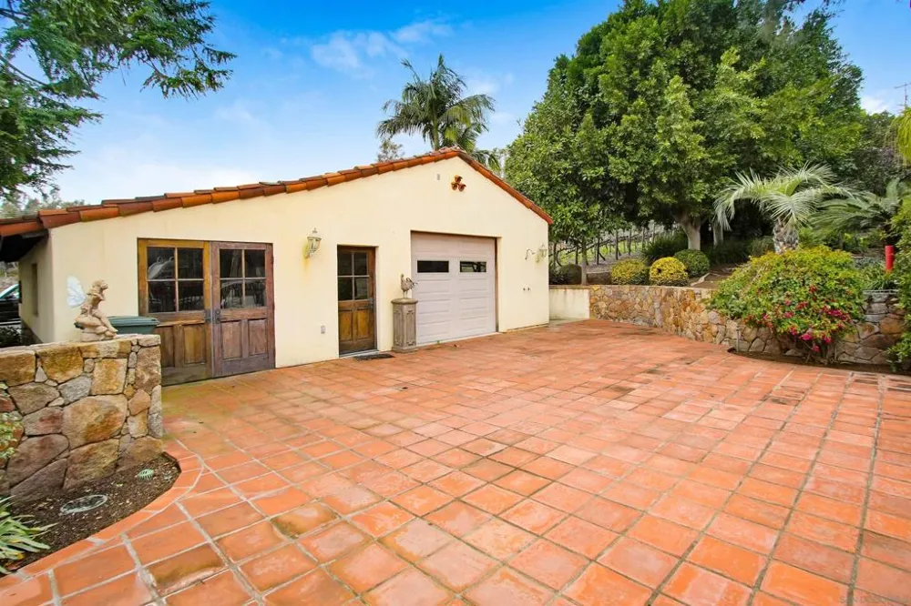 16757 Old Guejito Grade Road Escondido, CA 92027