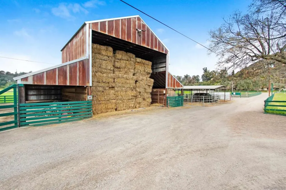 16757 Old Guejito Grade Road Escondido, CA 92027