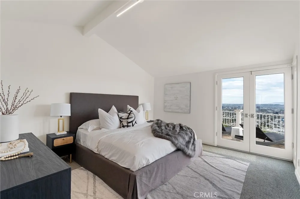 8527 Hedges Way Los Angeles, CA 90069
