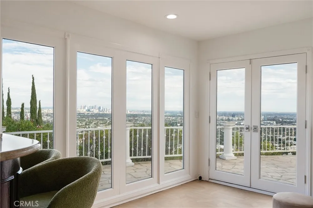 8527 Hedges Way Los Angeles, CA 90069