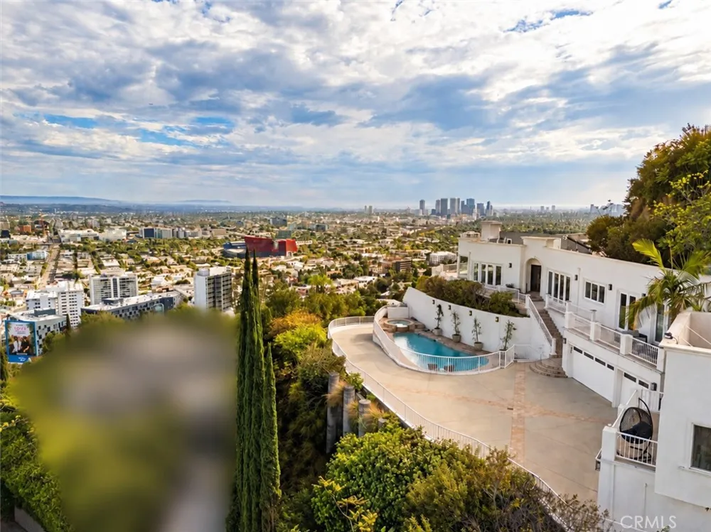 8527 Hedges Way Los Angeles, CA 90069