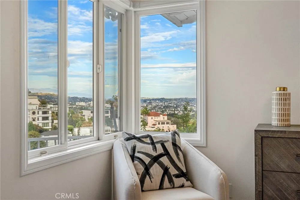 8527 Hedges Way Los Angeles, CA 90069
