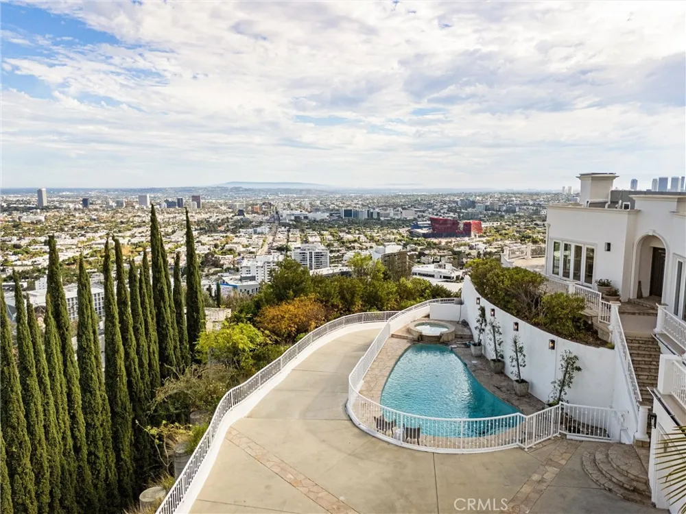 8527 Hedges Way Los Angeles, CA 90069