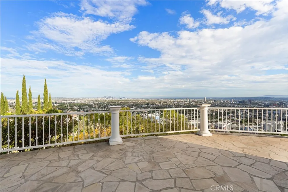 8527 Hedges Way Los Angeles, CA 90069