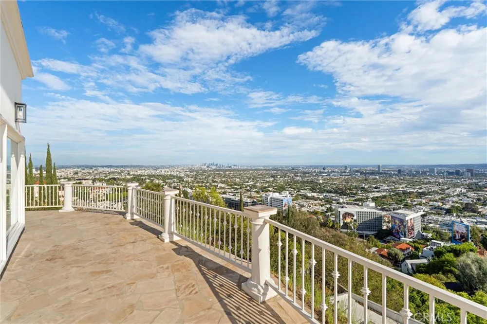 8527 Hedges Way Los Angeles, CA 90069
