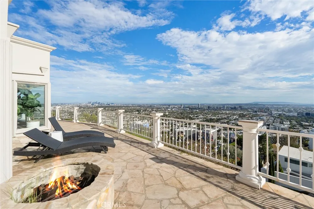 8527 Hedges Way Los Angeles, CA 90069