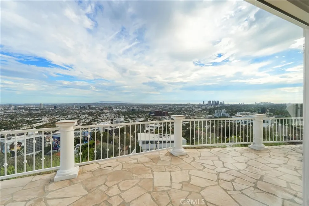 8527 Hedges Way Los Angeles, CA 90069