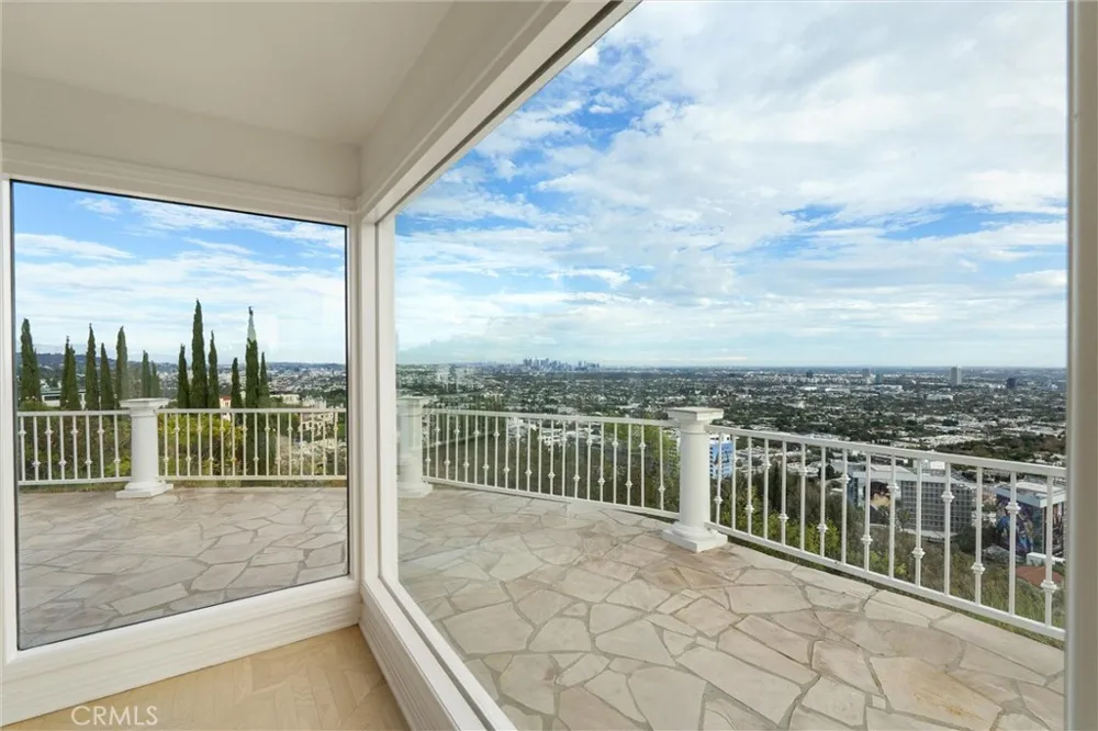 8527 Hedges Way Los Angeles, CA 90069