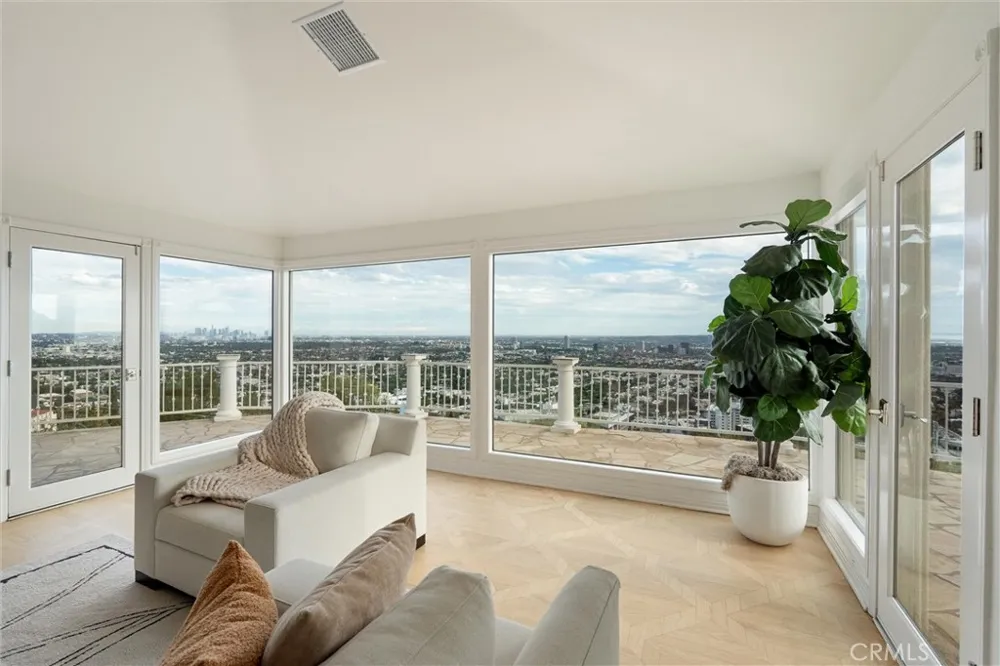 8527 Hedges Way Los Angeles, CA 90069