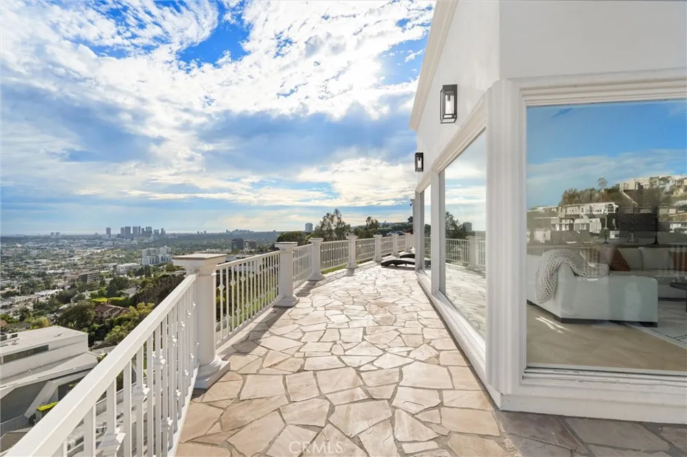 8527 Hedges Way Los Angeles, CA 90069