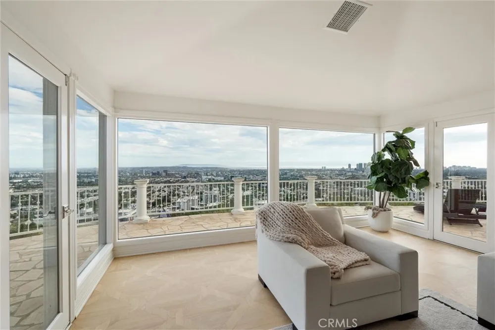 8527 Hedges Way Los Angeles, CA 90069