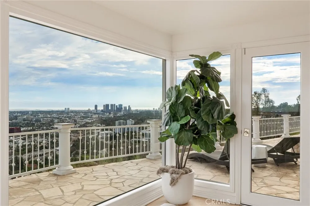 8527 Hedges Way Los Angeles, CA 90069