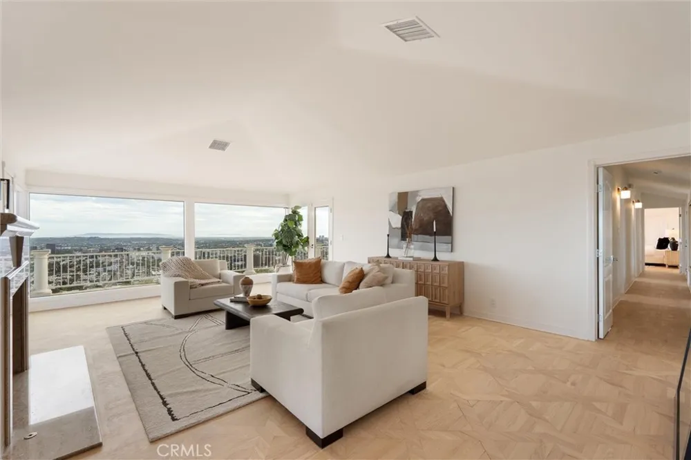 8527 Hedges Way Los Angeles, CA 90069