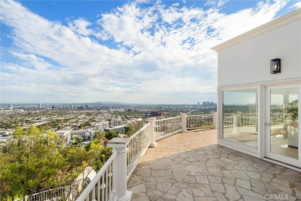 8527 Hedges Way Los Angeles, CA 90069