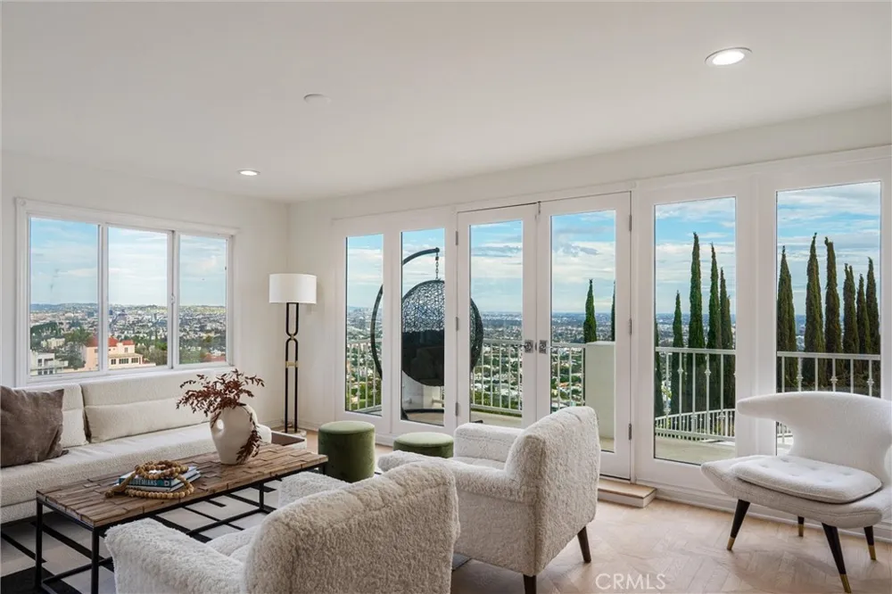 8527 Hedges Way Los Angeles, CA 90069