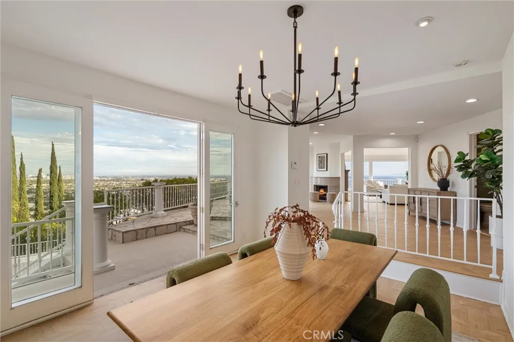 8527 Hedges Way Los Angeles, CA 90069