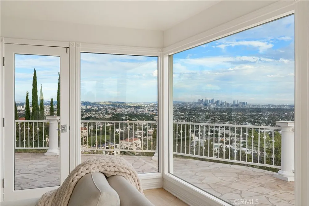 8527 Hedges Way Los Angeles, CA 90069