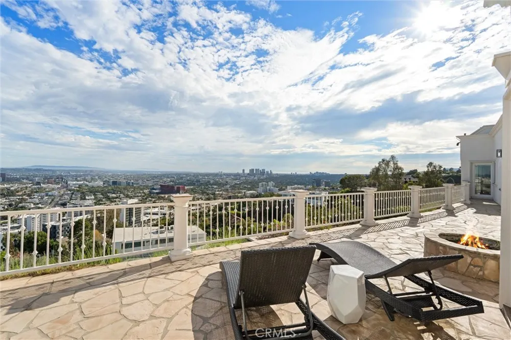 8527 Hedges Way Los Angeles, CA 90069