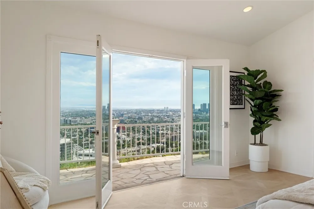 8527 Hedges Way Los Angeles, CA 90069