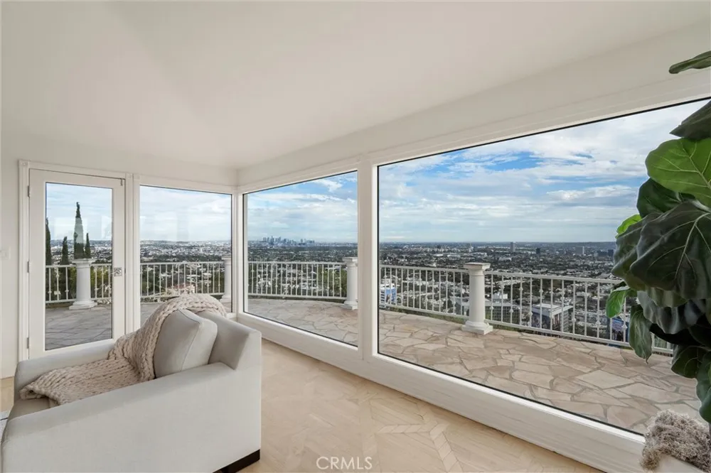 8527 Hedges Way Los Angeles, CA 90069