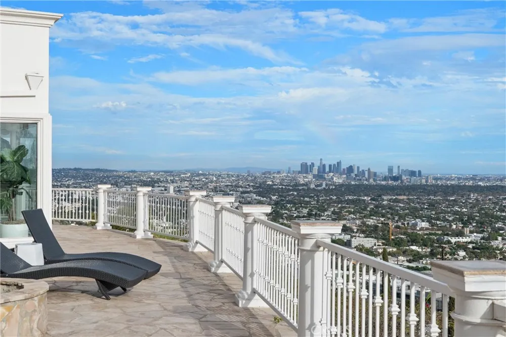 8527 Hedges Way Los Angeles, CA 90069