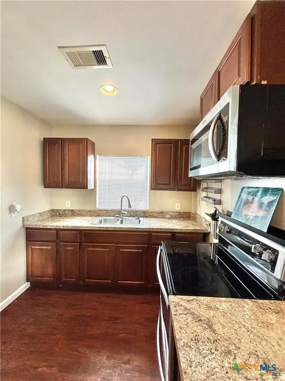 512 W Adams Street Port O'Connor, TX 77982